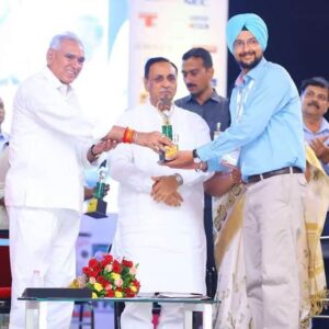 Amitej Singh Getting Accolade Award for Innovation in Electric Vehicle and Promotion of Green Energy